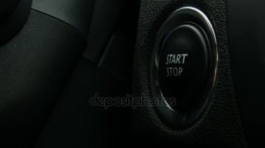 Motoru Başlat Durdur düğmesini bir modern araba iç üzerinden