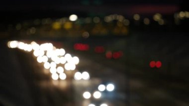 Odaklanamayan gece trafik ışıkları