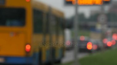 Trafik sıkışıklığı Litvanya, bulanık sahne üzerinde odaklanmamış görünümü.