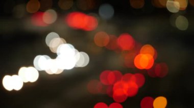Odaklanamayan gece trafik ışıkları