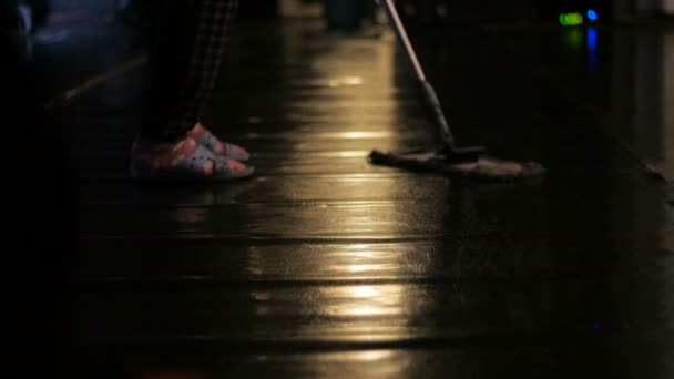 A woman cleaning and wipes the floor with a rag — Stock Video