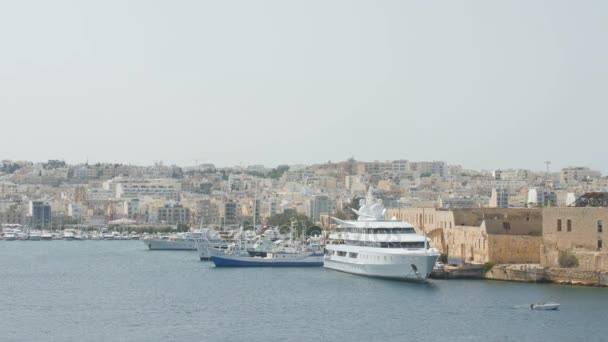 Vista aérea de navios de cruzeiro no porto de Valletta . — Vídeo de Stock