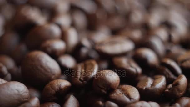 Roasted coffee beans on a table. Rotating. Close up — Stock Video