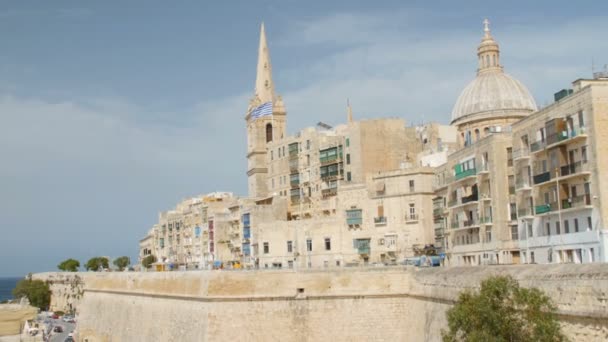 Malta, Valletta - 1, 2016.Pleasure loď začíná turné. — Stock video