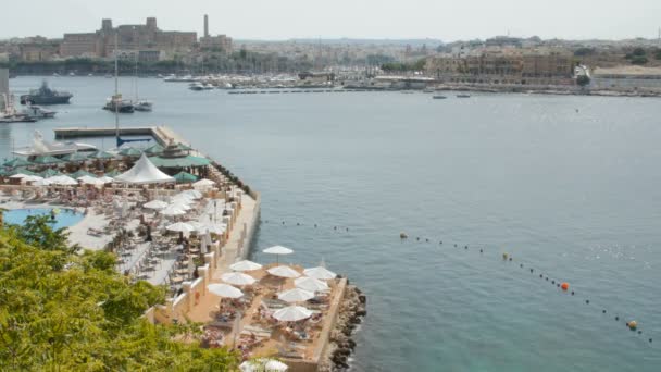 Strand in de buurt van de haven, Malta Valletta — Stockvideo