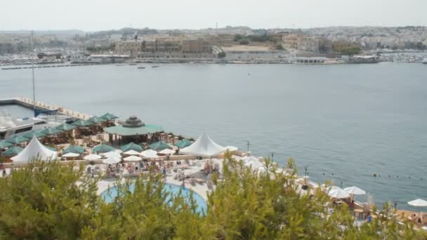 Strand in de buurt van de haven, Malta Valletta — Stockvideo