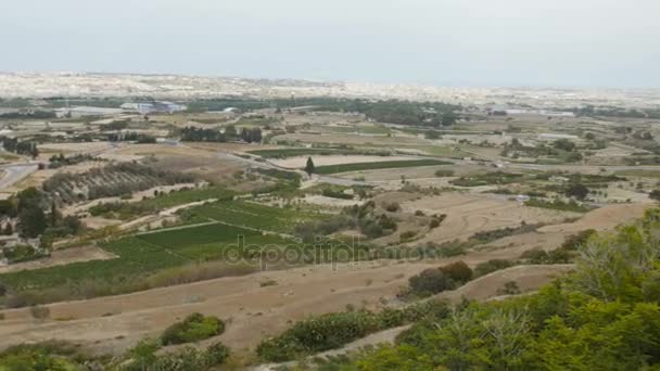 Vista panoramica dell'isola di Malta campi agricoli, colline, strade e villaggio . — Video Stock