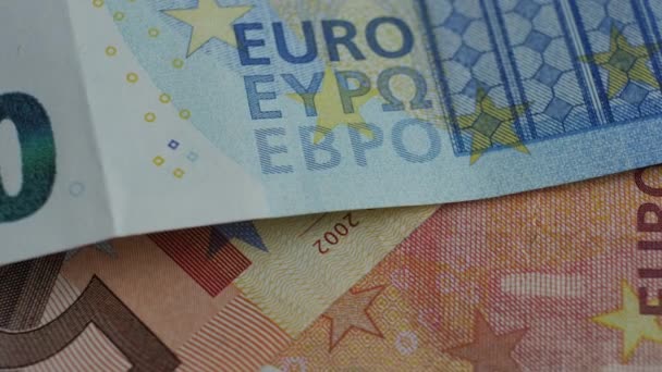 Фрагмент банкнот евро. Абстрактный фон. Закрыть . — стоковое видео