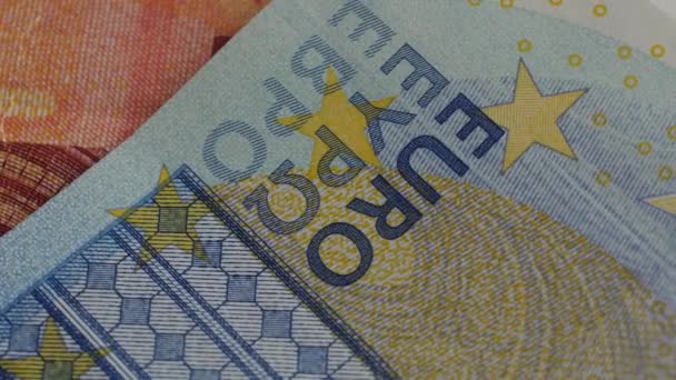 Фрагмент банкнот евро. Абстрактный фон. Закрыть . — стоковое видео