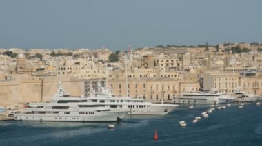 Yolcu gemilerine liman Valletta, Malta için havadan görünümü.