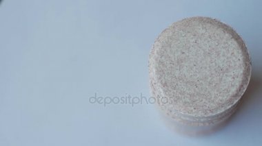 Çözünür mor tablet üstten görünüm, sütunları kapatın.