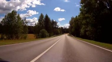 Bir araba sürüş bir ülke yolda - Pov - bakış açısı ön - ön cam.