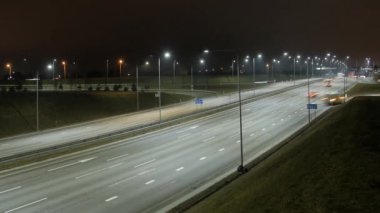 Zaman atlamalı gece meşgul otoyol trafik.
