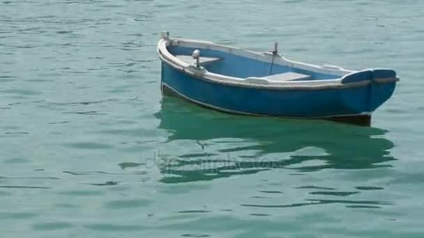 Traditional maltese fishing boat in Malta. — Stock Video
