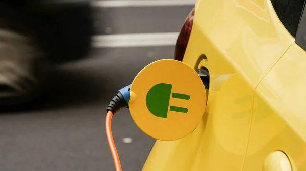 Elektrikli araba şarjı için güç kaynağı. Elektrikli araba şarj istasyonu.
