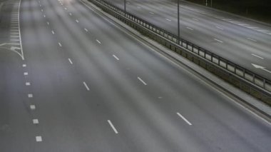 Uzun pozlama zaman atlamalı Batı Bypass gece trafik Vilnius, Litvanya.