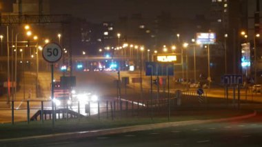 Uzun pozlama zaman atlamalı gece trafik Vilnius