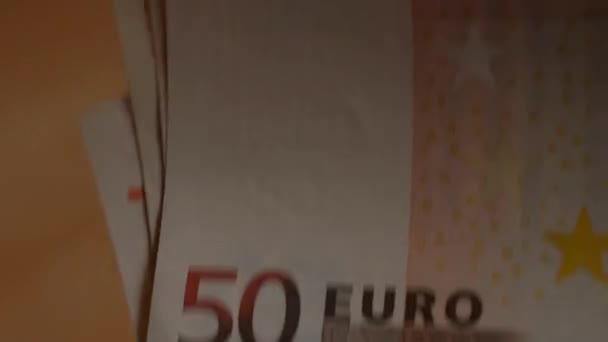 Close up van een bankbiljet 50 euro — Stockvideo