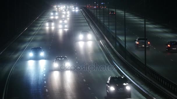 Gece trafik Vilnius, Litvanya. — Stok video