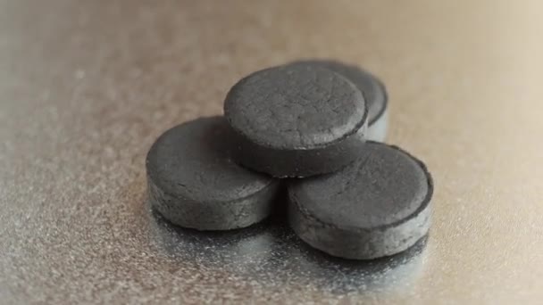 Fechado Activated carvão vegetal pílulas de carbono — Vídeo de Stock