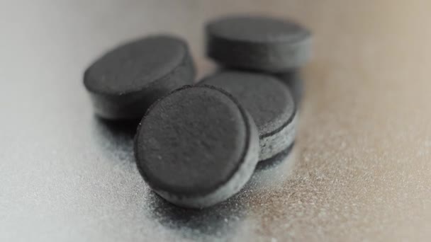 Closed up Charbon actif pilules de carbone — Video