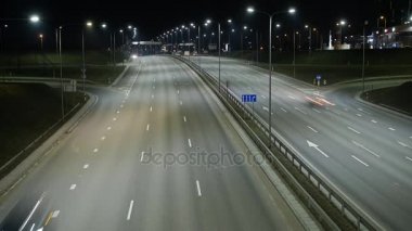 Uzun pozlama zaman atlamalı gece trafik Vilnius, Litvanya.
