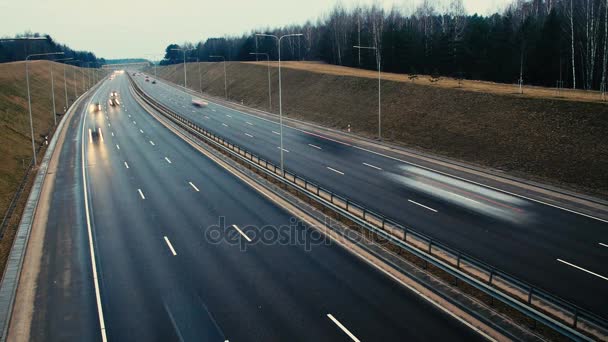 Autopista de la ciudad en timelapse. Vilna, Lituania . — Vídeo de stock