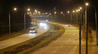 Zaman atlamalı, şehir trafik bina zemin üzerine ışık yollar.