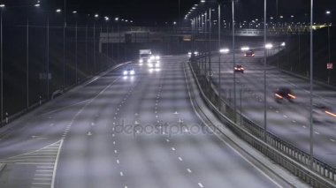 Uzun pozlama zaman atlamalı Batı Bypass gece trafik Vilnius, Litvanya.