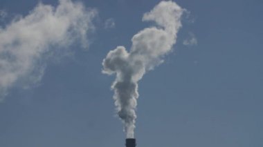 Hava kirliliği dışında fabrika bacaları gelen duman tarafından.