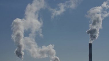 Hava kirliliği dışında fabrika bacaları gelen duman tarafından.