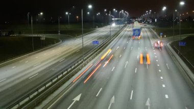 Zaman atlamalı gece meşgul otoyol trafik.