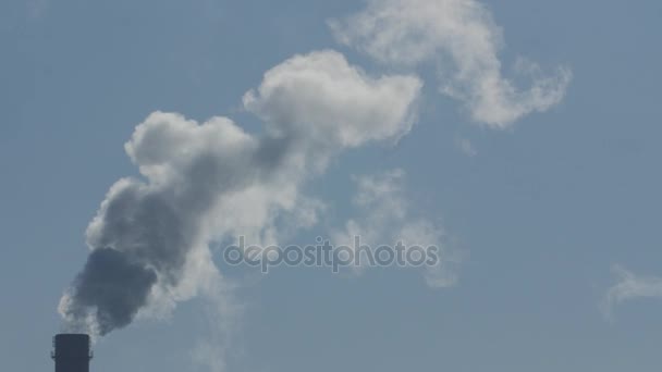 Air pollution by smoke coming out of the factory chimneys. — Stock Video