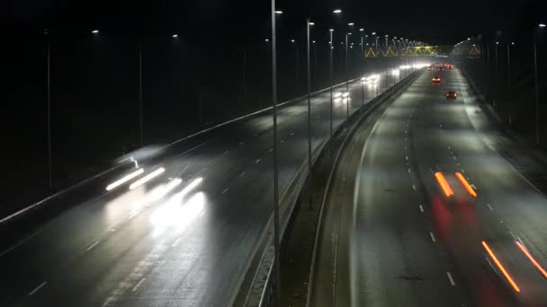 Uzun pozlama zaman atlamalı gece trafik Vilnius, Litvanya. — Stok video