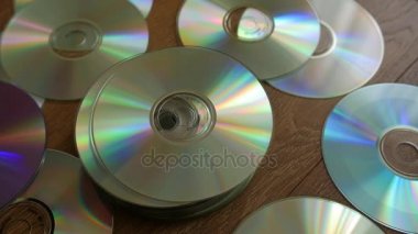Optik diskler DVD ya da CD yığını düşen.