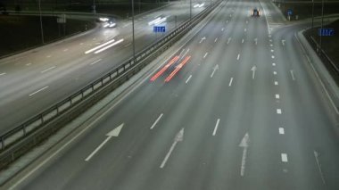 Uzun pozlama zaman atlamalı gece trafik Vilnius, Litvanya.
