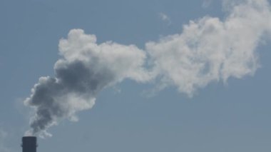 Hava kirliliği dışında fabrika bacaları gelen duman tarafından.