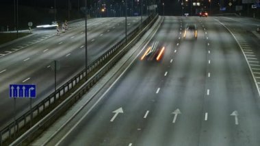 Zaman atlamalı gece meşgul otoyol trafik.