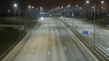 Zaman atlamalı gece meşgul otoyol trafik.