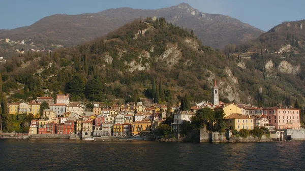 Varenna kasaba ile Como Gölü'nün kıyısında güzel.