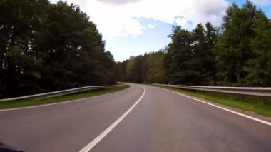 Bir araba sürüş bir ülke yolda - Pov - bakış açısı ön - ön cam.