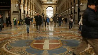 Milan, İtalya - 22 Şubat 2017: Galleria Vittorio Emanuele II'nin içinde Milan, benzersiz görünümü.