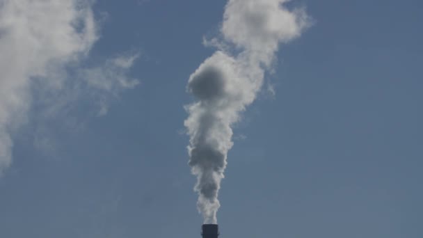 Air pollution by smoke coming out of the factory chimneys. — Stock Video