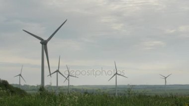 Temiz ve yenilenebilir enerji, Rüzgar enerjisi, türbin, yel değirmeni, enerji üretimi.