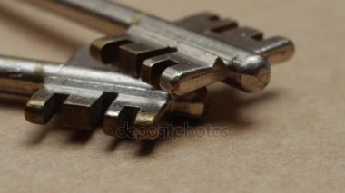 yakın çekim anahtarı döndürür