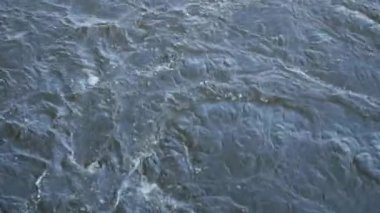 Su arka plan meditative ve hipnotik etkisi ile hareket sinematik.