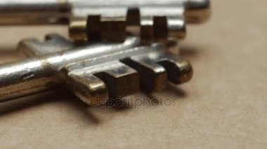 yakın çekim anahtarı döndürür