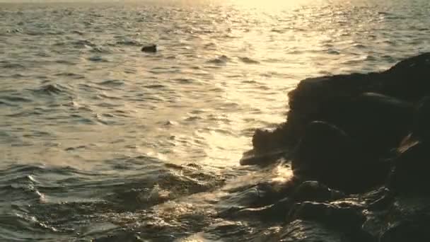 Noite de ouro no Lago de Como, na Itália . — Vídeo de Stock