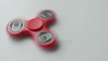 Beyaz arka plan ile el spinner.