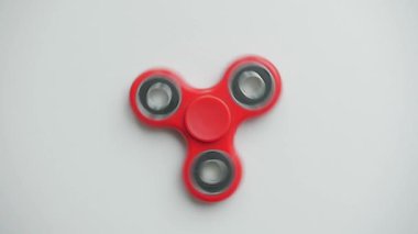 Beyaz arka plan ile el spinner.